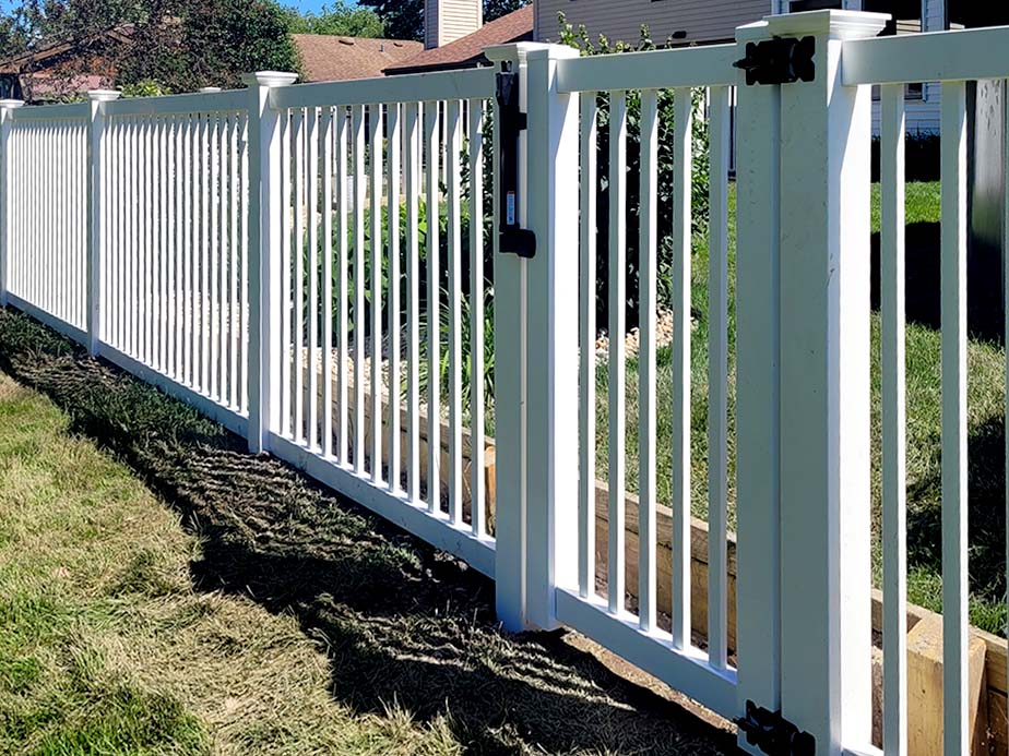 Vinyl Fence Contractor in Lake County, IL