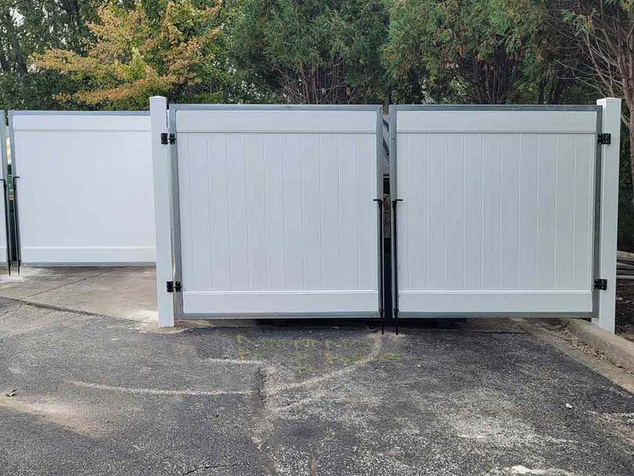 Round Lake Illinois commercial fencing company