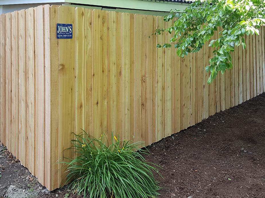 Round Lake Illinois wood privacy fencing